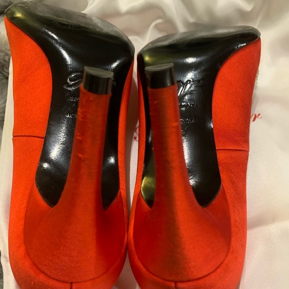 Roger Vivier Pilgrim Buckle Pumps in Satin - Picture 6 of 6